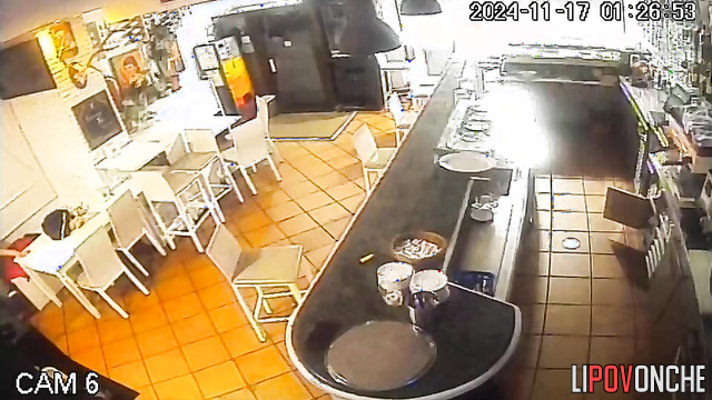 Couple's sex in a restaurant ended with cum in her mouth