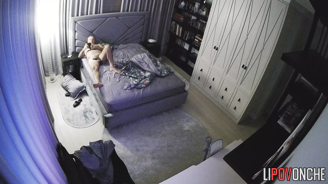 They quickly fucked and husband continued watching TV
