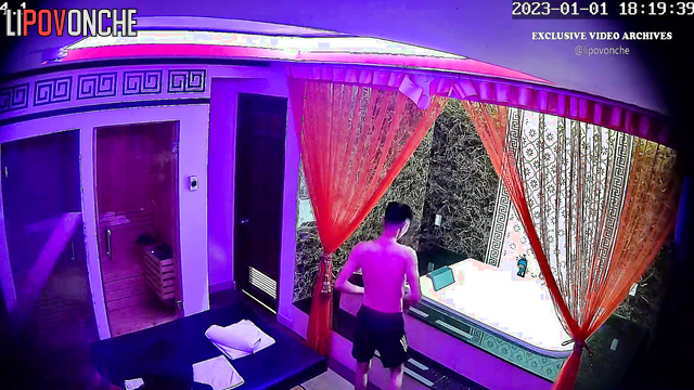 It was the hottest naked massage (and blowjob after)