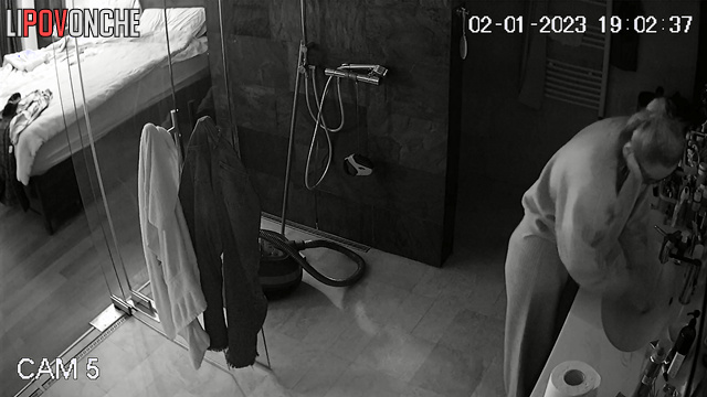 Pretty blonde peeing before a sleep / bathroom tape