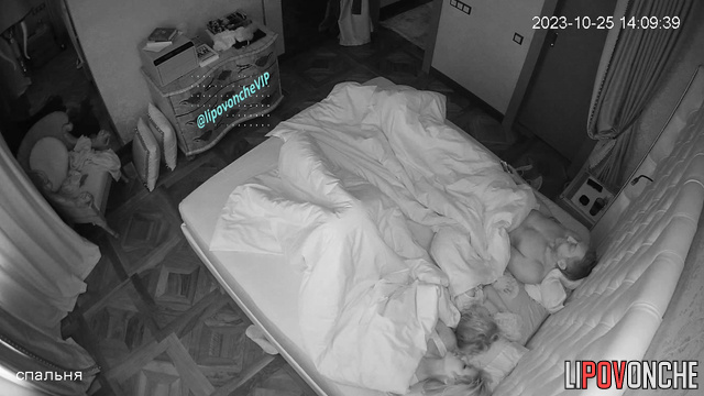 Three relatives sleeping in the same bed (night video)