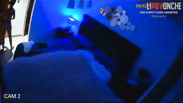 Curvy brunette ate a salad right in the bed (naked)