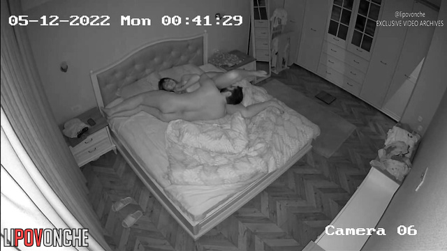 Her holes are always ready to be fully under control [bedroom video]