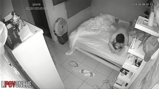 This couple in love never guessed someone kept an eye on them, oops