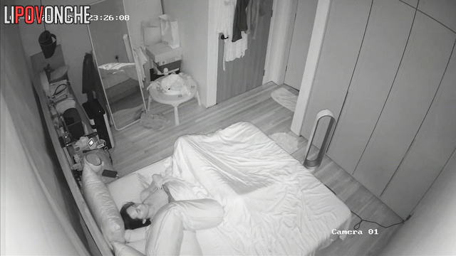 Look what she did under the blanket / hot solo video