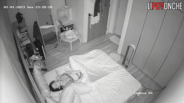Look what she did under the blanket / hot solo video