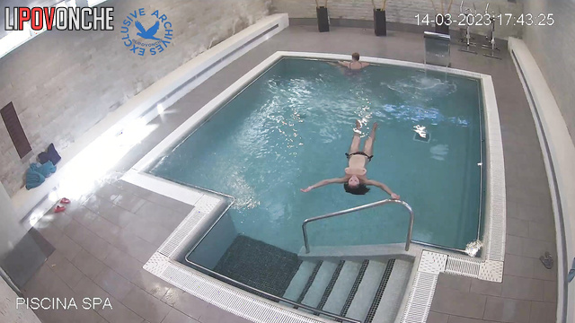 Lady chilling in the pool naked, look / public video